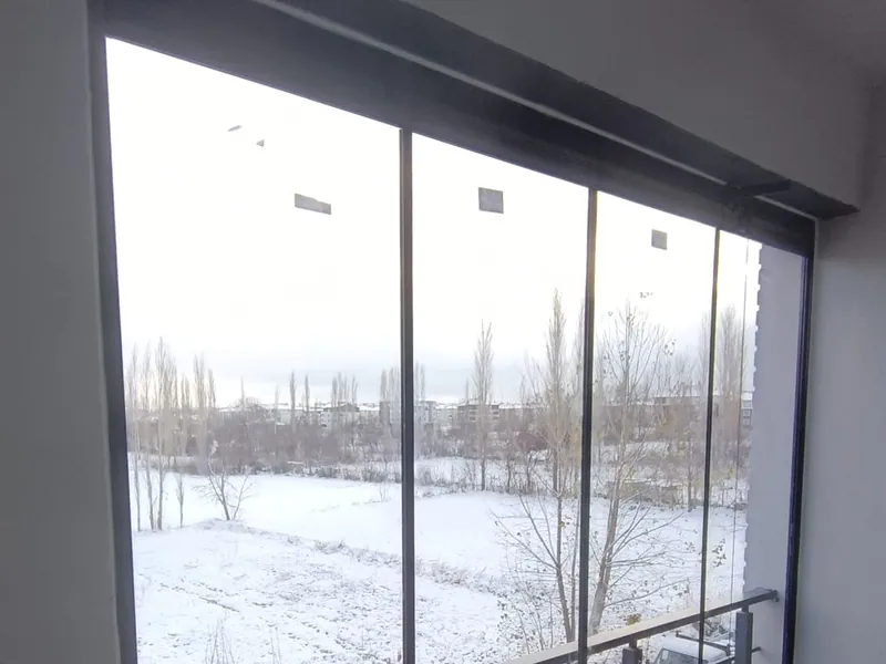 Sürme cam balkon sistemi — iç görünüm