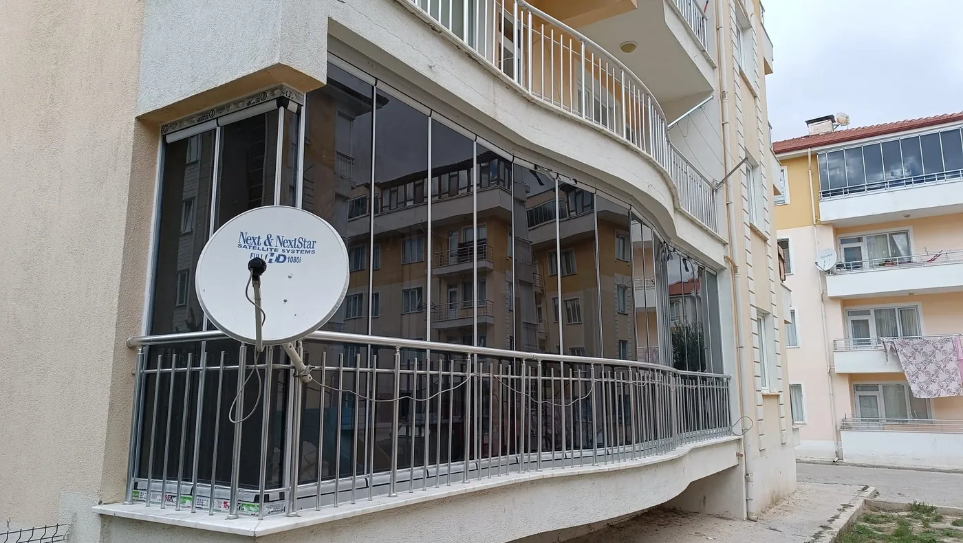 Kütahya cam balkon fiyatları neye göre değişir?
