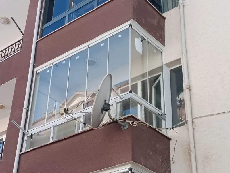 Cam balkon ve açılır pencere detayı