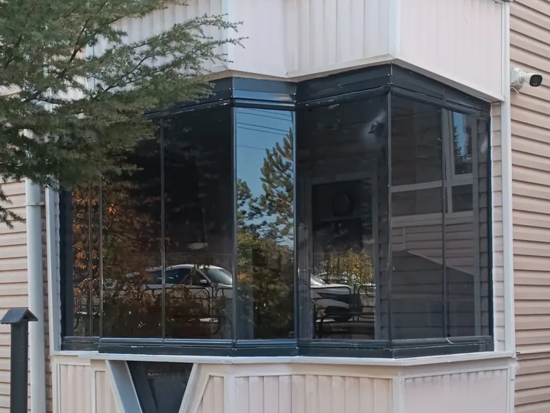 Havuz balkon — alt ve üst kasa kaplamalı cephe